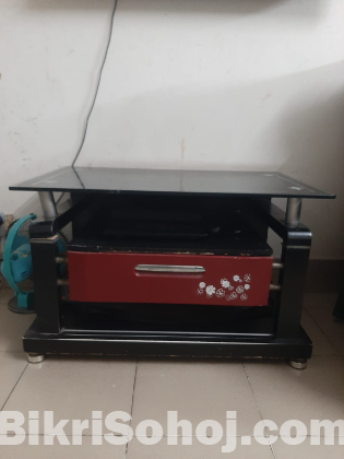 ক্লাসিক কাঠের সোফা (৩+২+১) টি-টেবিলসহ সেট বিক্রয় করা হবে।